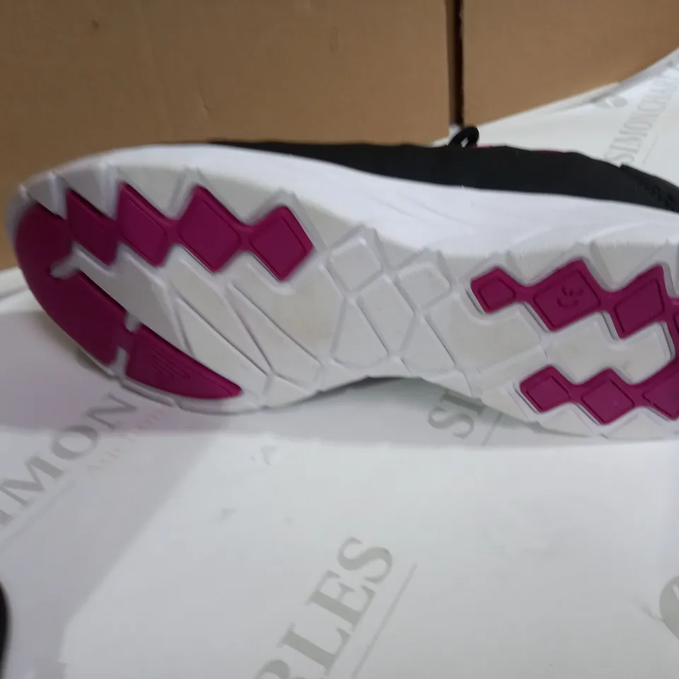 VIONIC BLACK RUNING SHOES SIZE 6