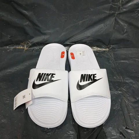 BOXED PAIR OF NIKE VICTORI ONE SLIDE - UK SIZE 14