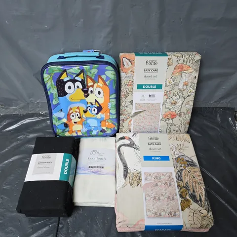 APPROXIMATELY 20 ASSORTED HOMEWARE ITEMS TO INCLUDE BLUEY LUNCHBOX, DOUBLE DUVET SET, FITTED SHEET DOUBLE, ETC - COLLECTION ONLY