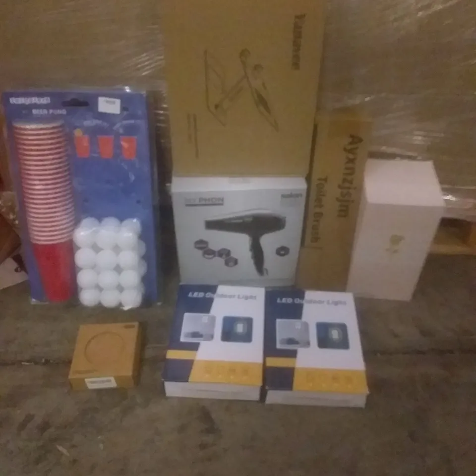 PALLET OF ASSORTED ITEMS INCLUDING BEER PONG, MYPHON HAIRDRYER, LED OUTDOOR LIGHT, TOILET BRUSH