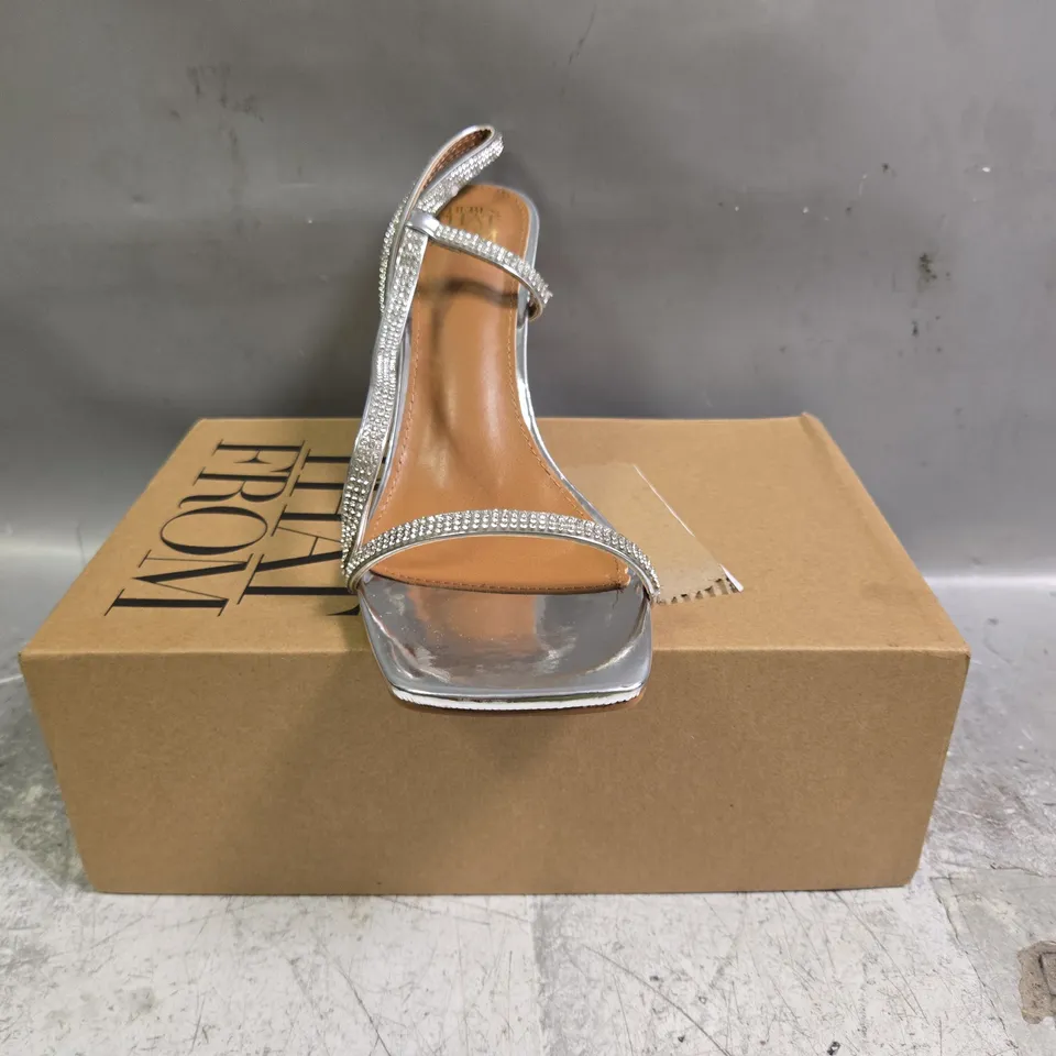 BOXED PAIR OF WHERE'S THAT FROM OPEN TOE HEELED SANDALS IN METALLIC SILVER W. DIAMANTE EFFECT SIZE UK 7