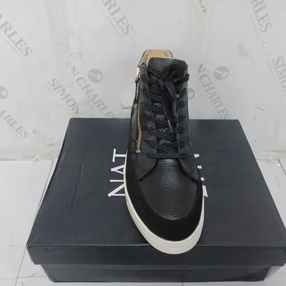 BOXED PAIR OF NATURALIZER HI TOP TRAINERS IN BLACK SIZE 6.5 