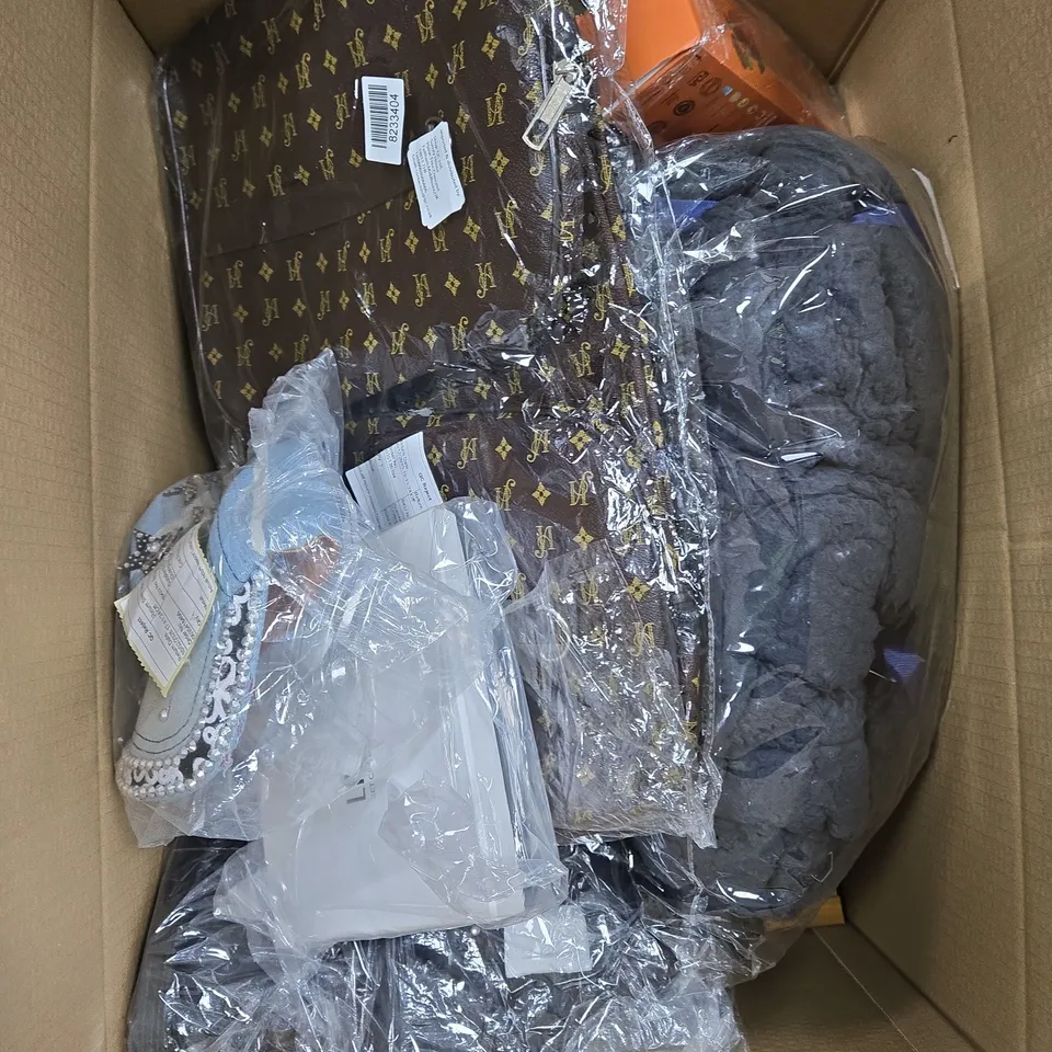 APPROXIMATELY 15 ASSORTED HOUSEHOLD PRODUCTS TO INCLUDE STORAGE BAG, CONCENTRATED PERFUME, GEM STONES ETC  