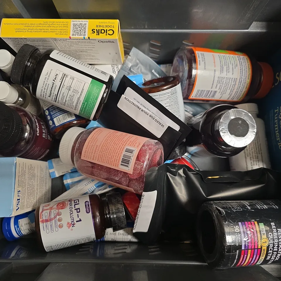 APPROXIMATELY 15 ASSORTED VITAMIN/HEALTH AID PRODUCTS TO INCLUDE FREE SOUL 4-IN-1, APPLE CIDER VINEGAR GUMMIES, GLP-1 SUPER EVOLUTION, ETC - COLLECTION ONLY