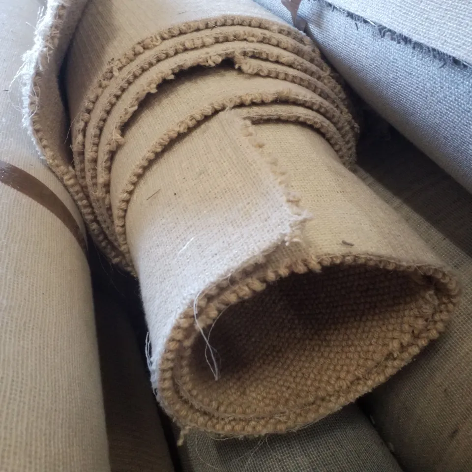 ROLL OF QUALITY LAKELAND HERD LOOP CARPET - APPROXIMATELY 4×7.1M