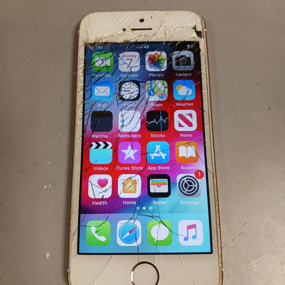 APPLE IPHONE SE SMARTPHONE 