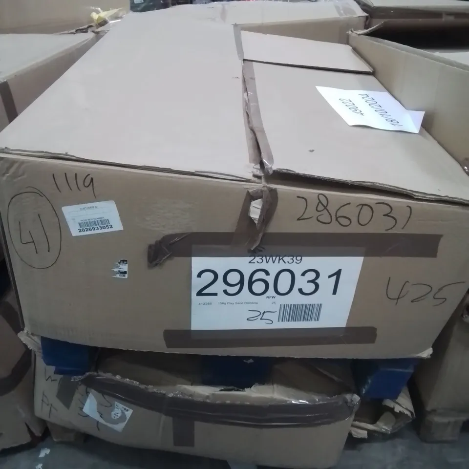 PALLET OF APPROXIMATELY 20 BAGS OF CHILDRENS PLAY SAND 