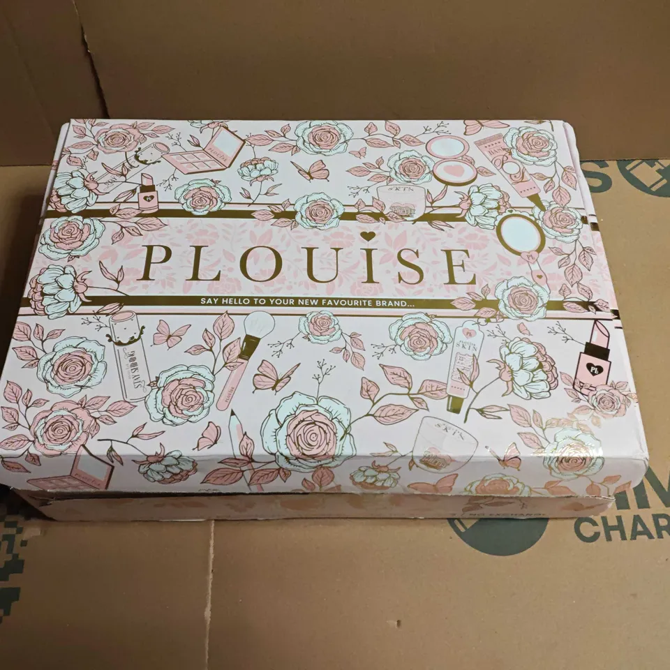 LOT OF 9 ASSORTED PLOUISE COSMETIC ITEMS TO INCLUDE STROBE CREAM, SETTING SPRAY AND PRESSED POWDER