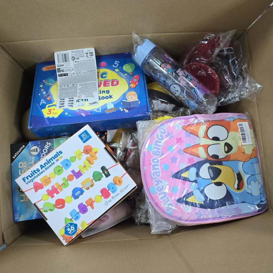 APPROXIMATELY 20 ASSORTED TOYS, GAMES, GIFTS AND NOVELTIES TO INCLUDE BLUEY AND BINGO BAG, MAGIC GROOVED HANDWRITING PRACTICE BOOK, AIR CUSHIONED HOVER FOOTBALL, ETC - COLLECTION ONLY