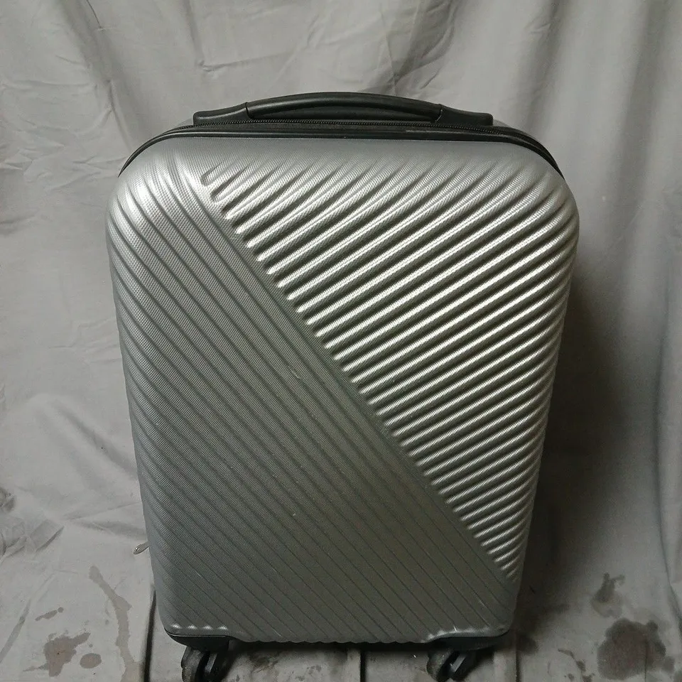 GREY HARDSHELL LOCKABLE SUITCASE