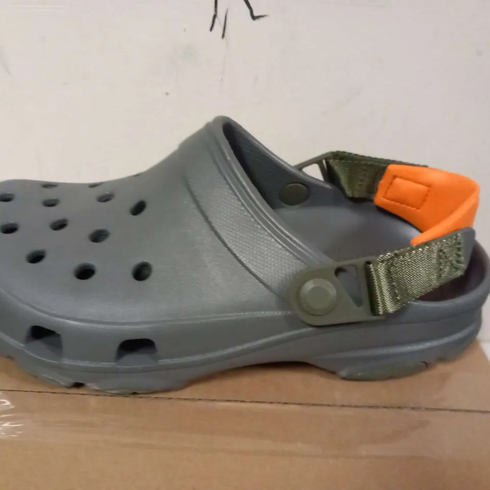 CROCS CLASSIC ALL TERRAIN CLOG SIZE M5/W6 