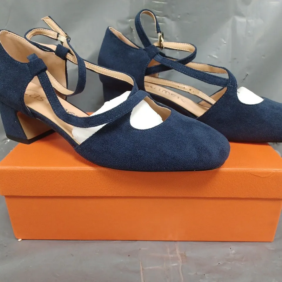 BOXED PAIR OF CASTAMERE CLOSED TOE BLOCK HEEL SANDALS IN NAVY SIZE EU 40.5