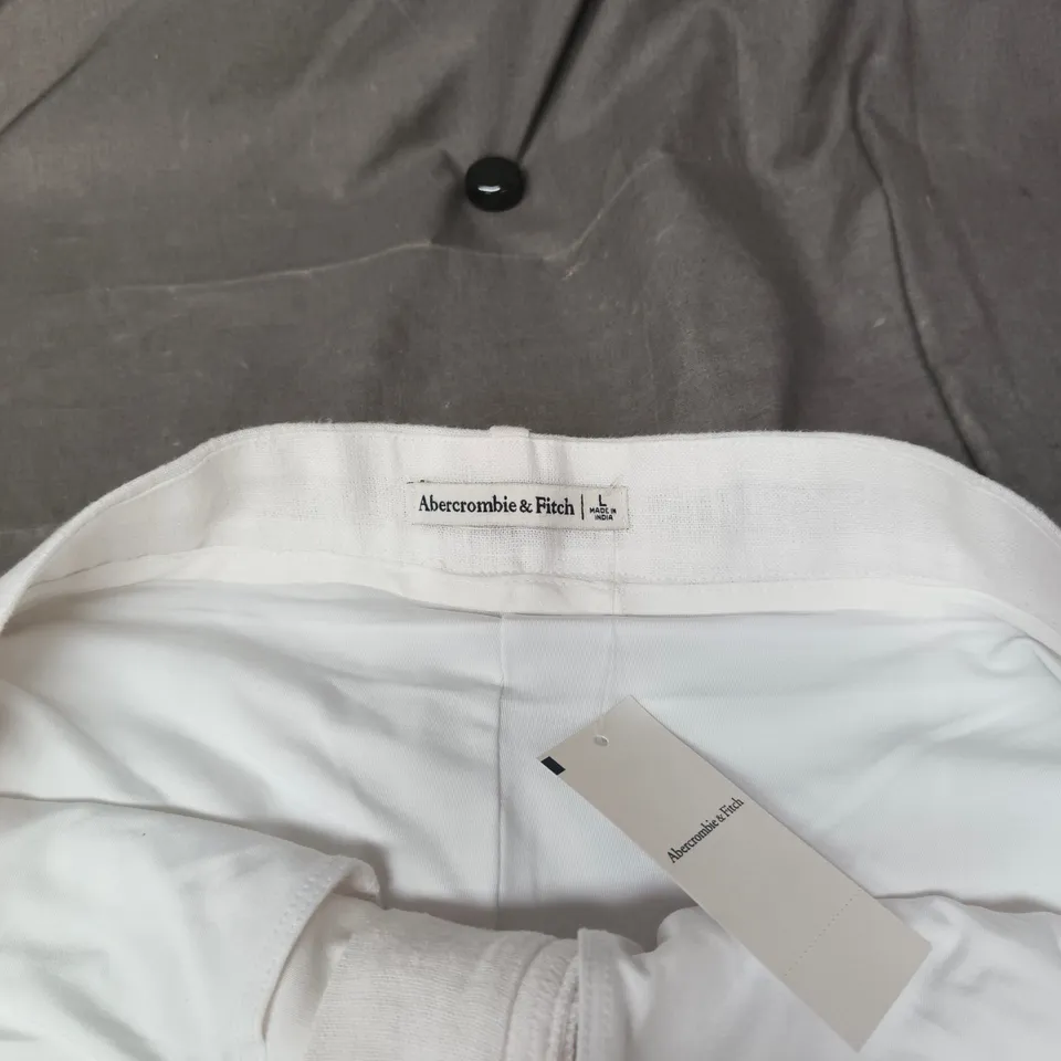 ABERCROMBIE & FITCH WHITE SKORT – UK LARGE (L) 