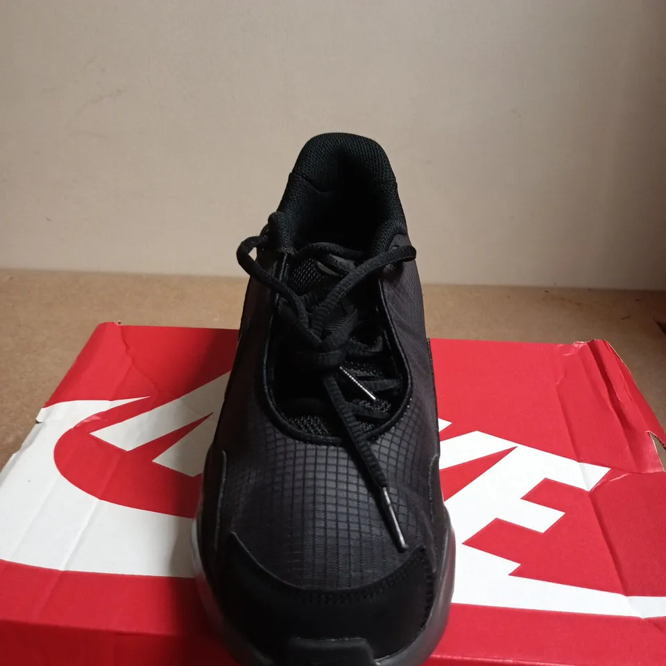 BOXED PAIR OF NIKE AIR MAX NOVA (GS) BLACK/ANTHRACITE/COOL GREY – UK 5