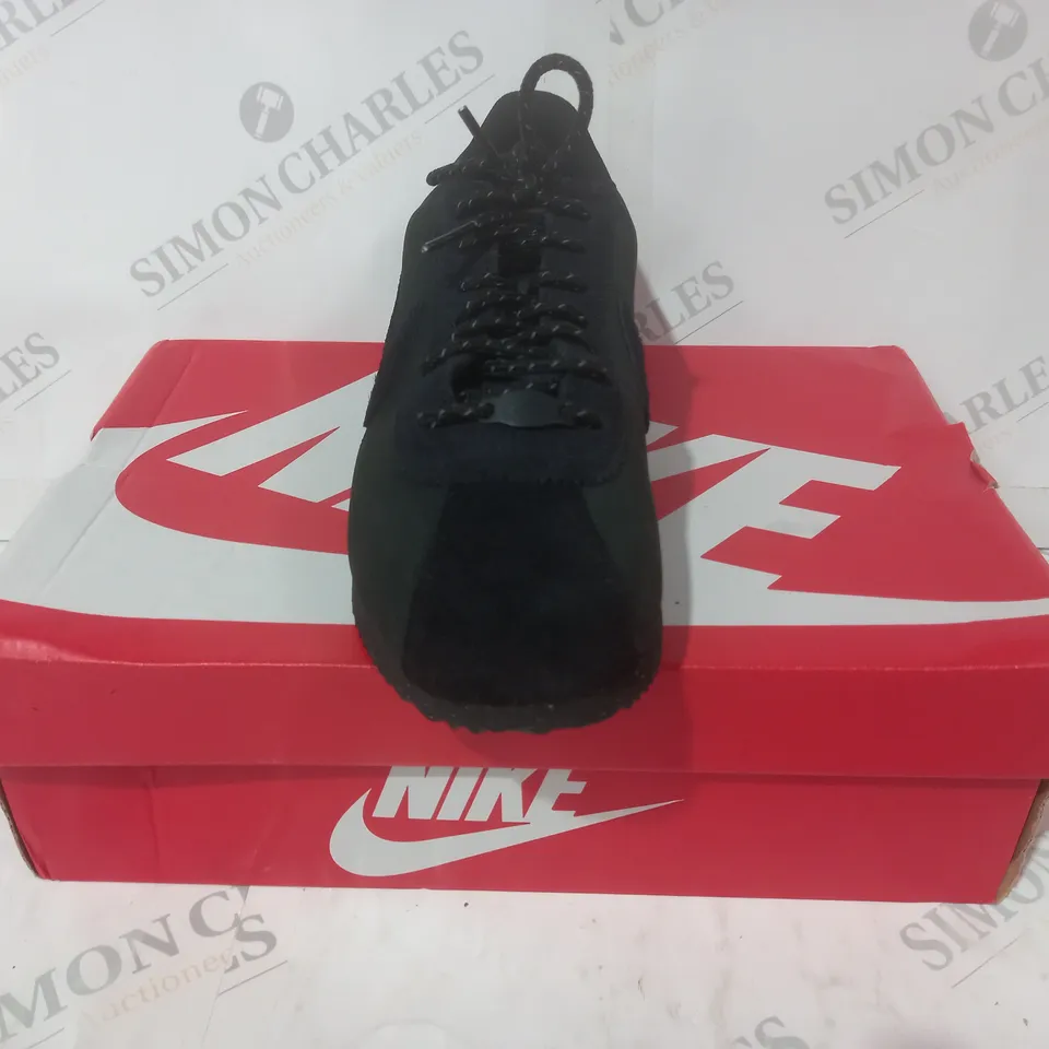 BOXED PAIR OF NIKE CORTEZ PRM SHOES IN BLACK UK SIZE 6