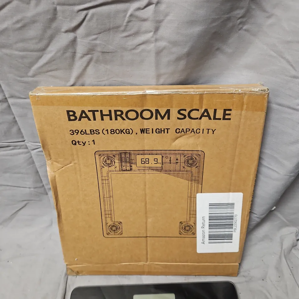 HF FITNESS BATHROOM SCALE – BLACK GLASS PLATFORM, DIGITAL DISPLAY SLIGHT DAMAGE TO WEIGHT PANEL .