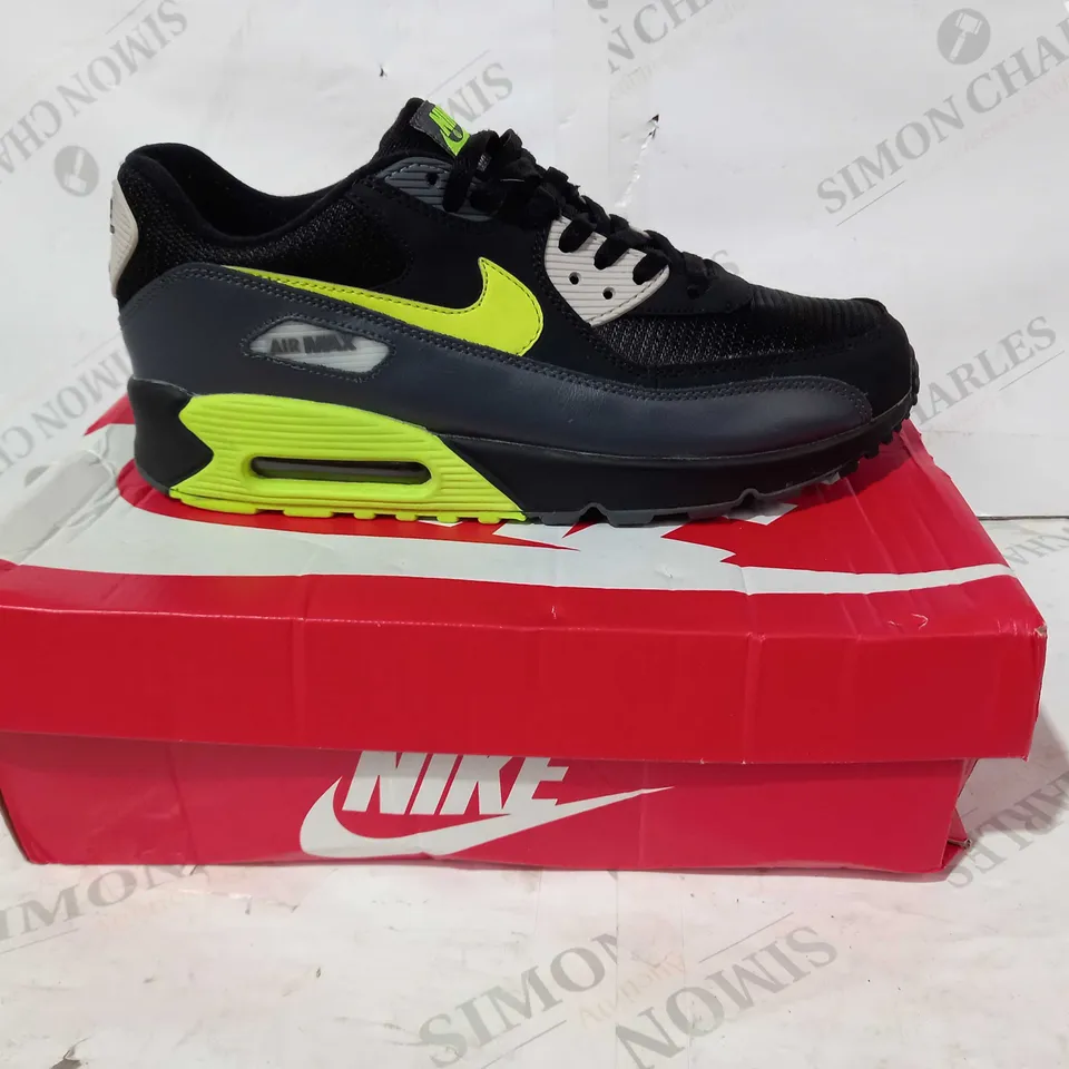 BOXED PAIR OF NIKE AIR MAX IN BLACK/NEON GREEN UK SIZE 9