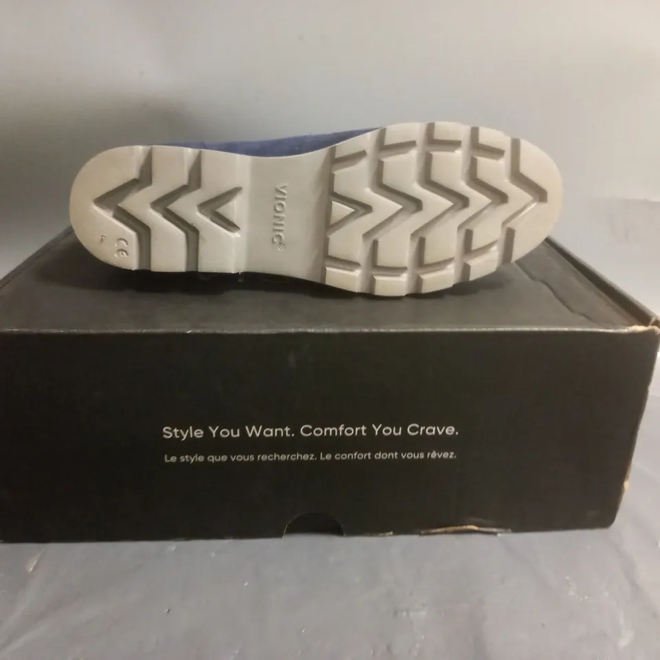 VIONIC LADIES SUEDE LOAFERS BLUE SIZE 4