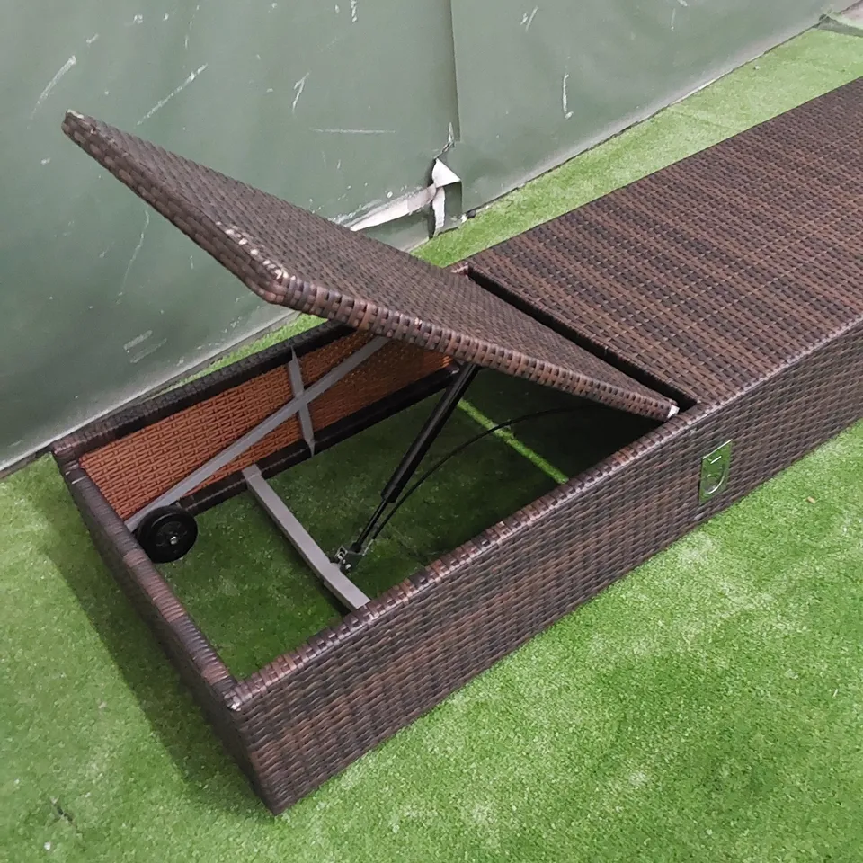 DESIGNER MANUAL ADJUSTABLE SUNLOUNGER IN CHOCOLATE MIX RATTAN