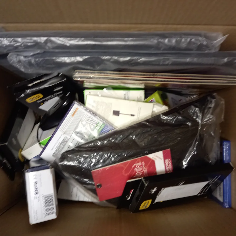 APPROXIMATELY 30 ASSORTED HOMEWARE & ELECTRICAL PRODUCTS TO INCLUDE CHARGING CABLES, LEARNING KITS, BULBS ETC 