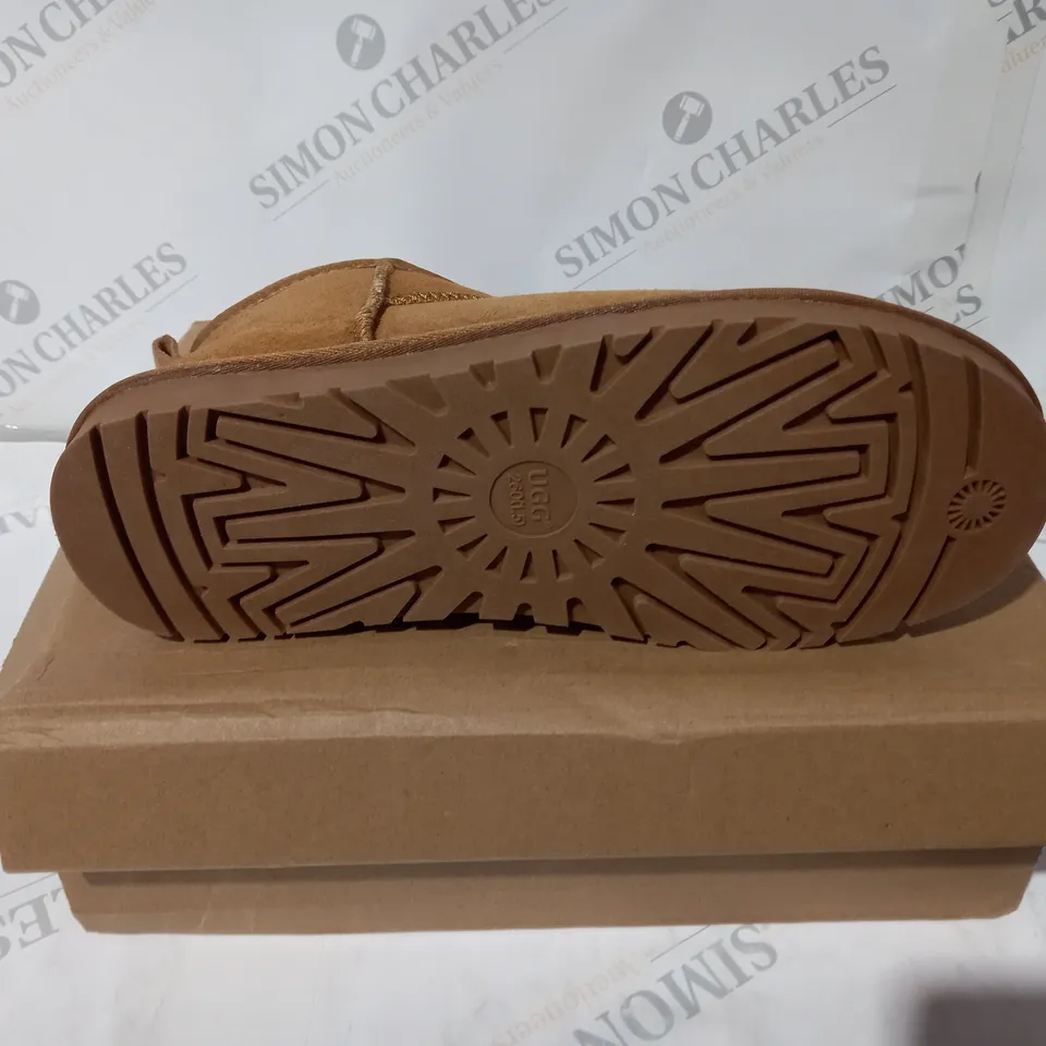 UGG BROWN LOW CUT SIZE 8
