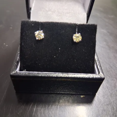 18CT WHITE GOLD STUD EARRINGS SET WITH NATURAL DIAMONDS