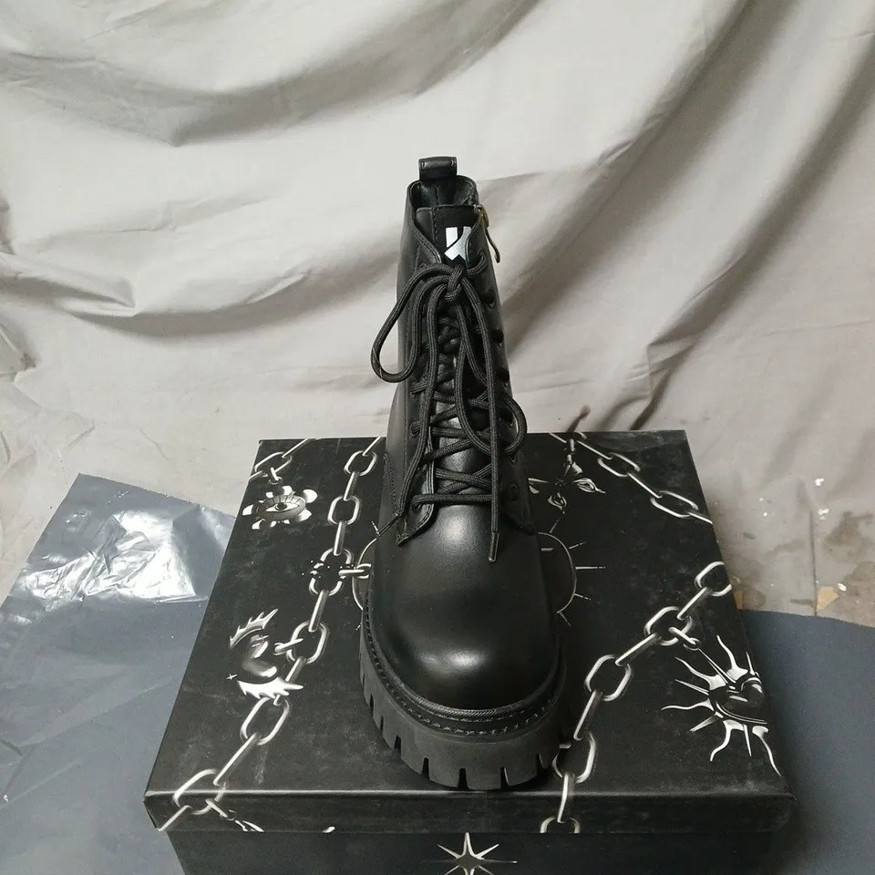 KOI LAVELL LACE UP BOOTS BLACK BOXED SIZE 5
