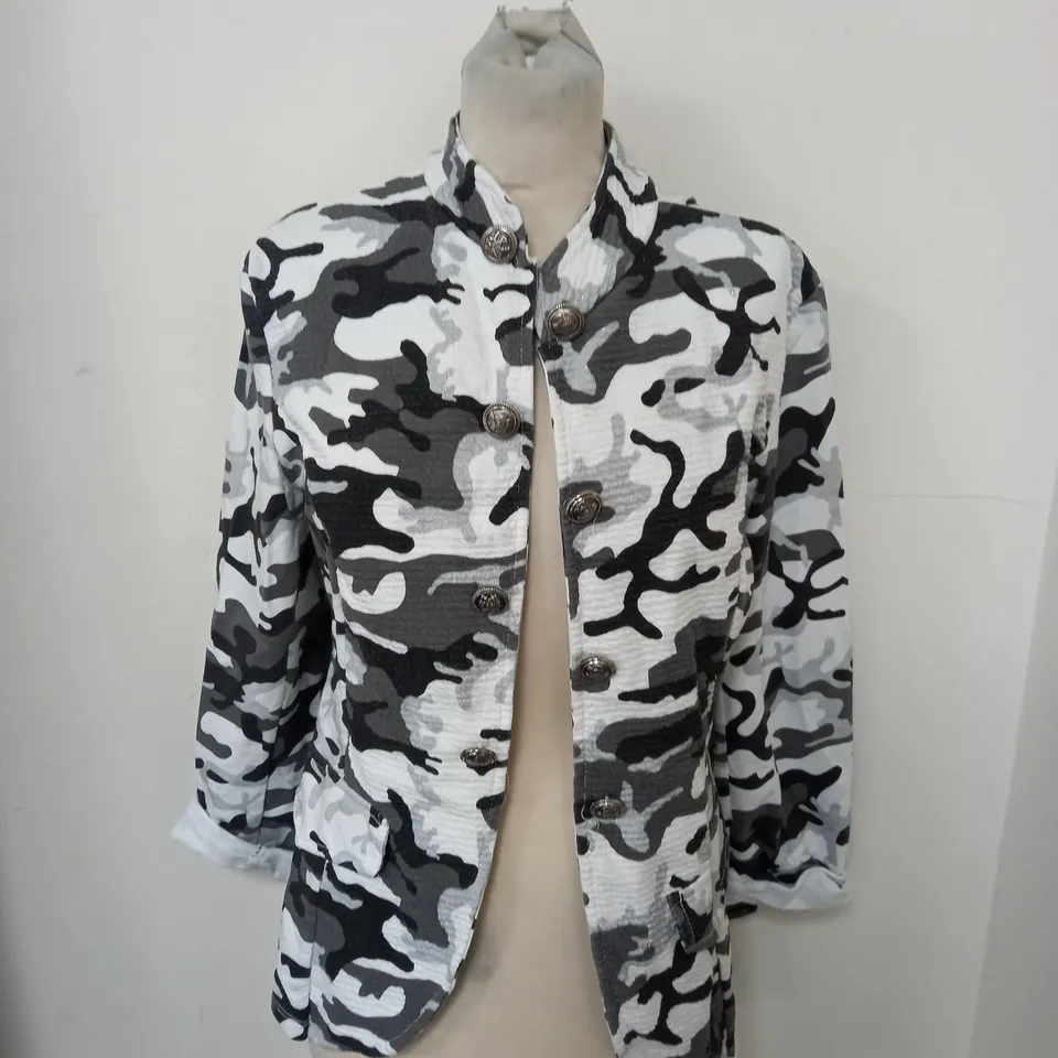 NEW COLLECTION SNOW CAMO BUTTON JACKET - SIZE UNSPECIFED 