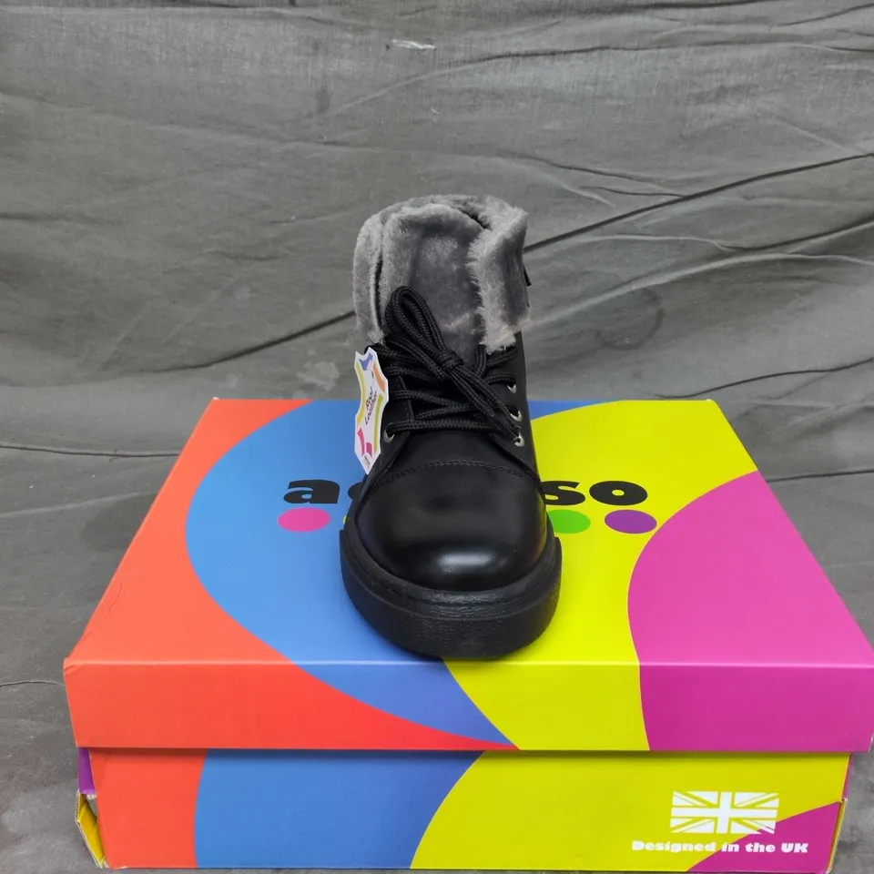 BOXED ADESSO BLACK LEATHER BOOT WITH GREY FUR TRIM – SIZE 40