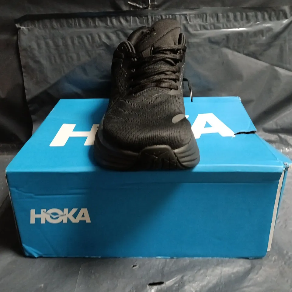 BOXED PAIR OF HOKA M BONDI 8 TRAINERS IN BLACK SIZE UK 9.5