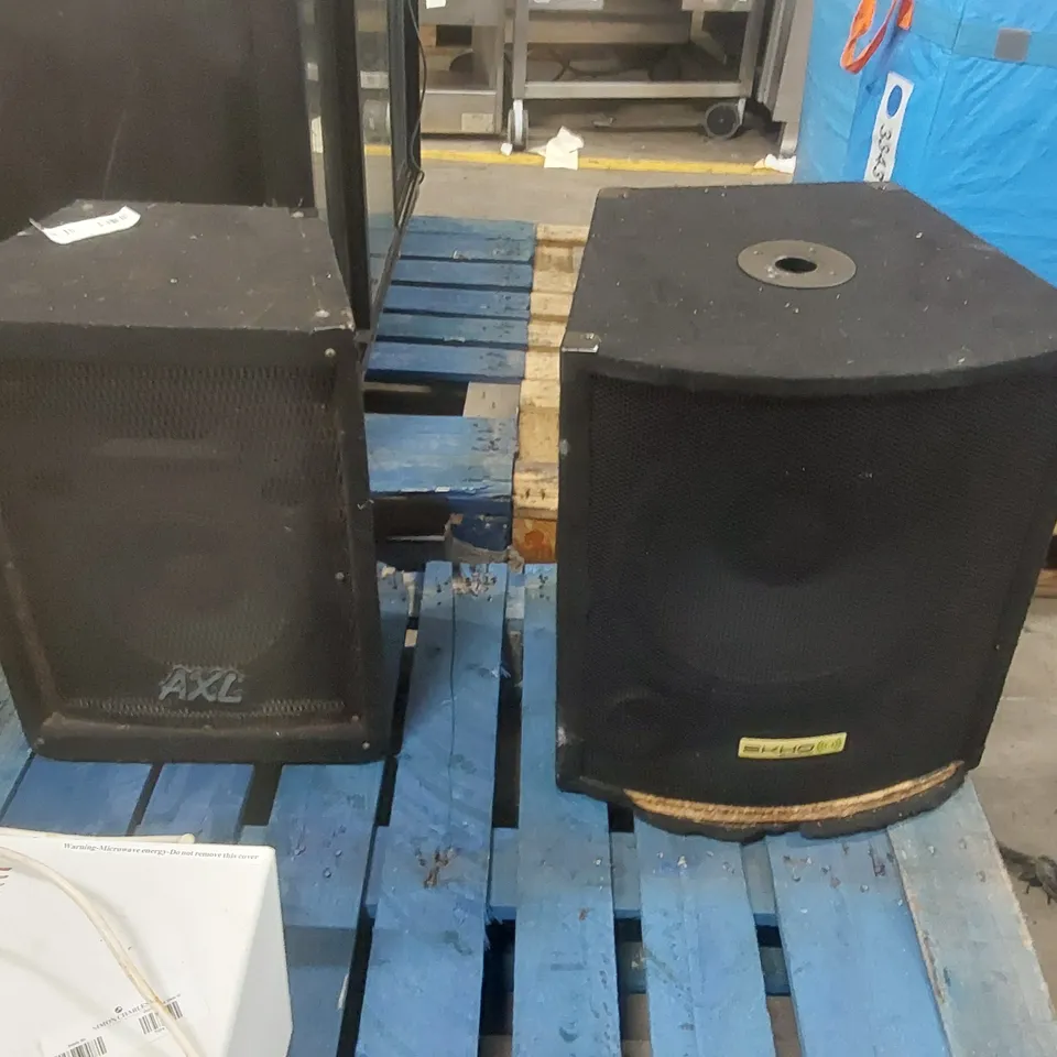 PAIR OF LARGE SPEAKERS