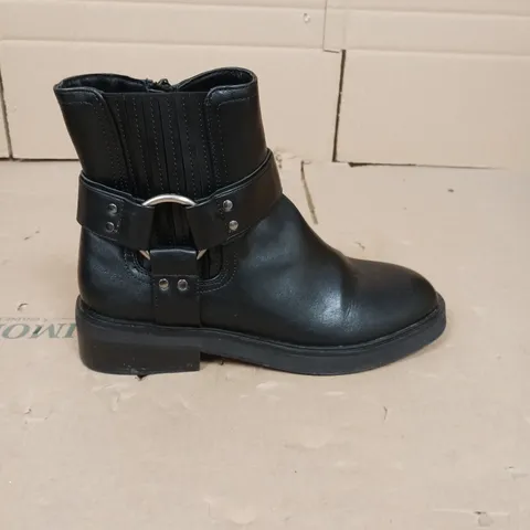 V BY VERY FLAT BIKER ANKLE BOOTS BLACK SIZE 5