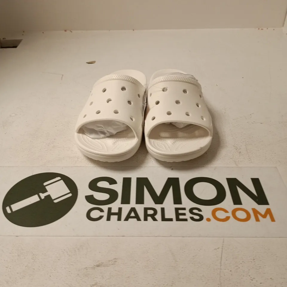 UNBOXED PAIR OF CROCS SATURDAY SLIDEW IN WHITE - W7