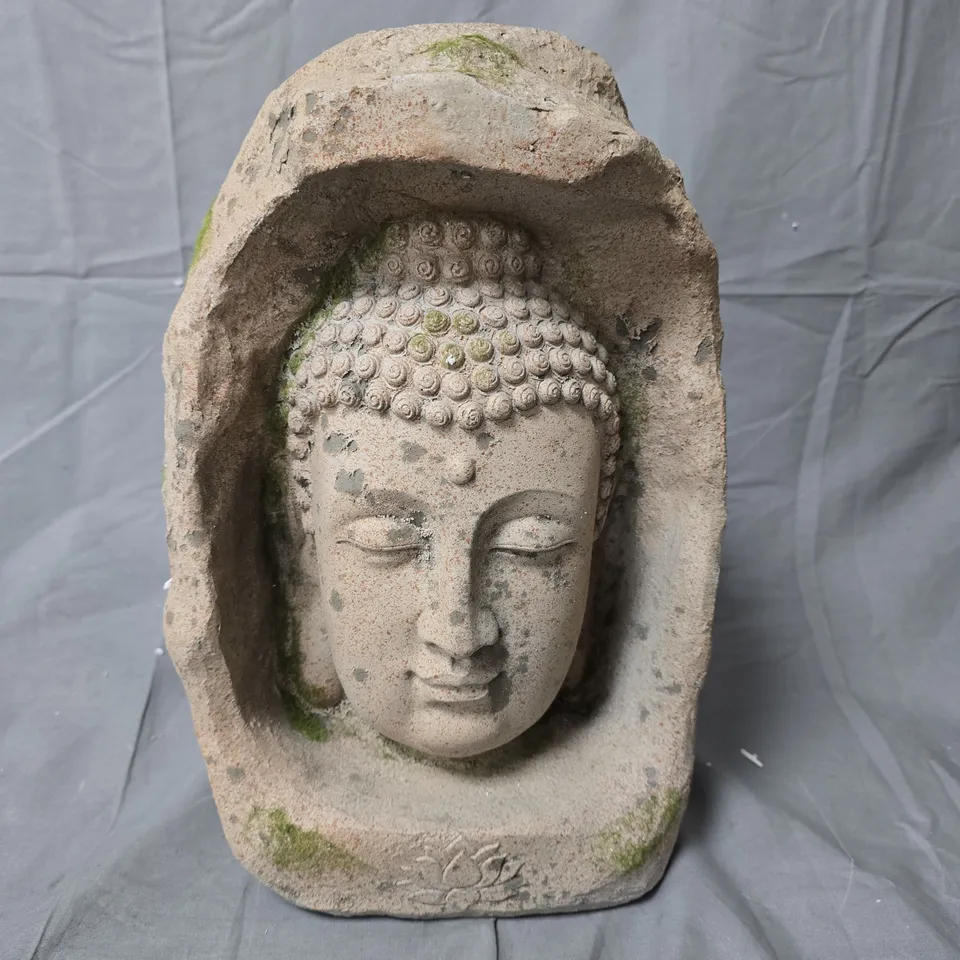 STONE SOLAR BUDDHA HEAD GARDEN ORNAMENT IN STONE ARCH FRAME