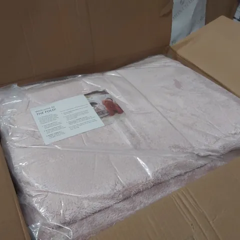 BOXED DUSTY ROSE RUG - 6 x 9'