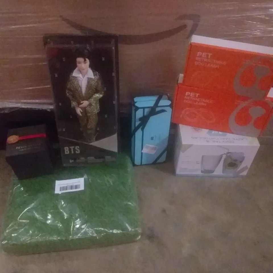 PALLET OF ASSORTED ITEMS INCLUDING COCKTAIL GLASSES, PET LEASHES, PEACH SOY CANDLE, ARTIFICIAL GRASS
