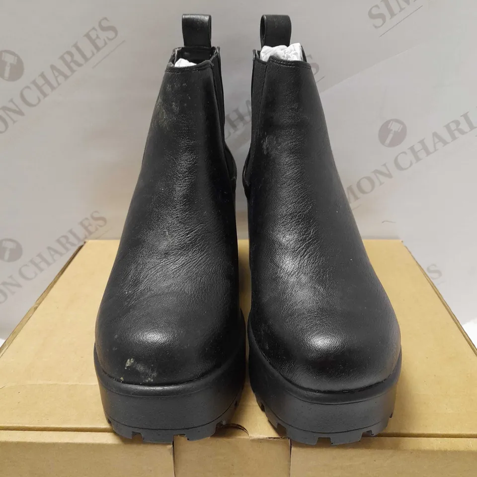 KOI KAI CHUNKY CHELSEA BLACK BOOTS - SIZE 3 