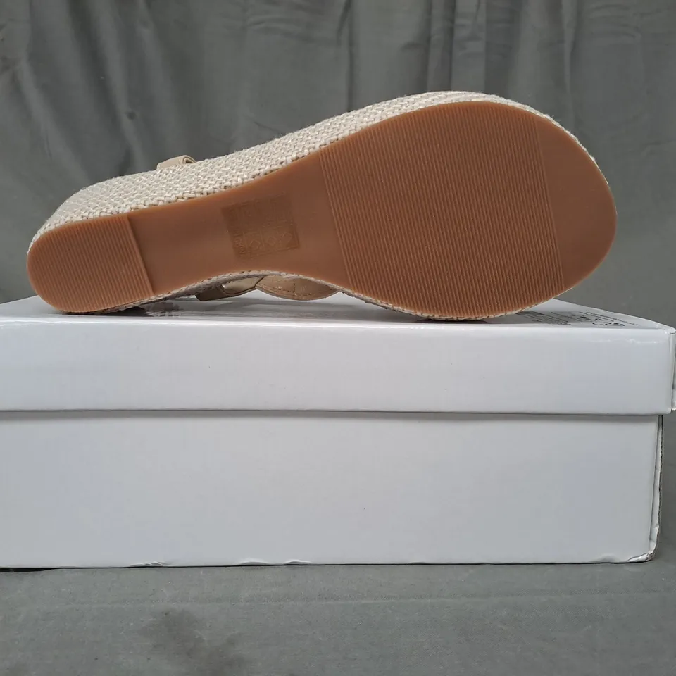 BOXED PAIR OF DESIGNER WEDGE TOE-POST SANDALS IN BEIGE W. JEWEL EFFECT EU SIZE 39