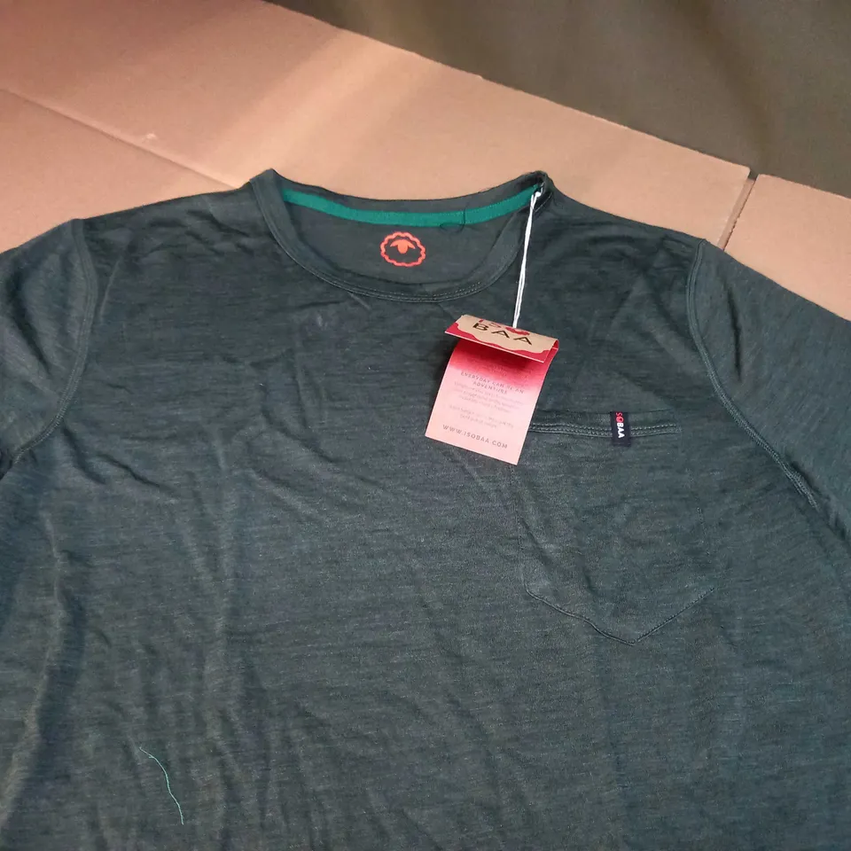 ISOBAA FOREST GREEN MENS MERINO POCKET TEE - LARGE