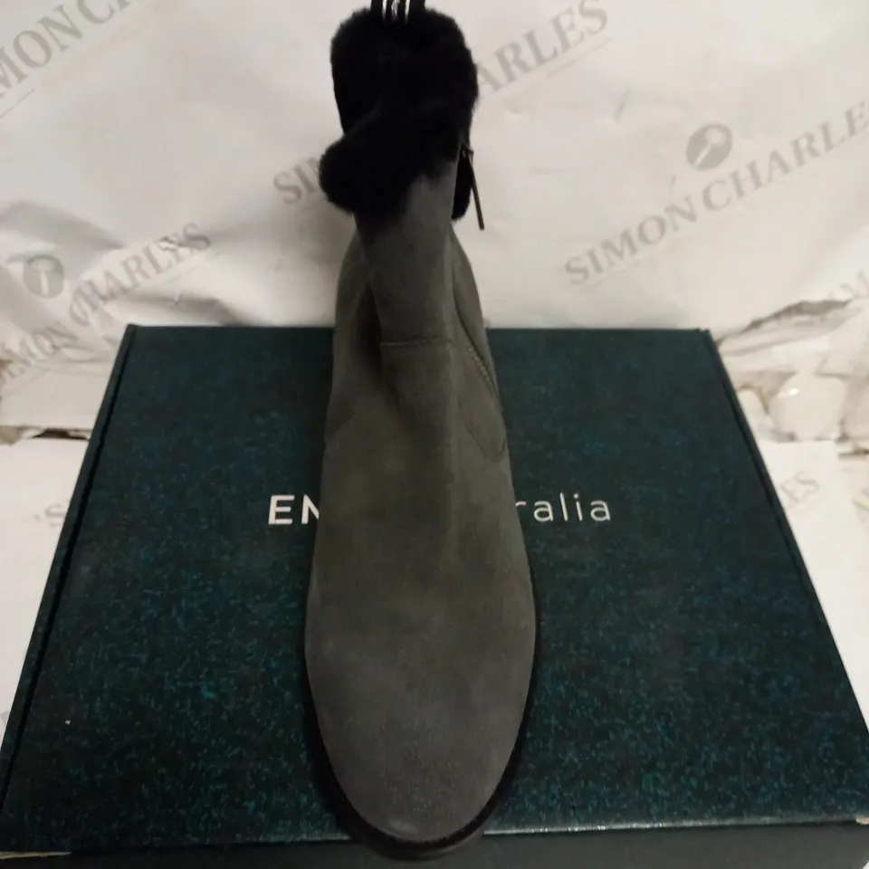 EMU AUSTRAILIA CHESTNUT EXPLORE BOOTS - DARK GREY - SIZE 9