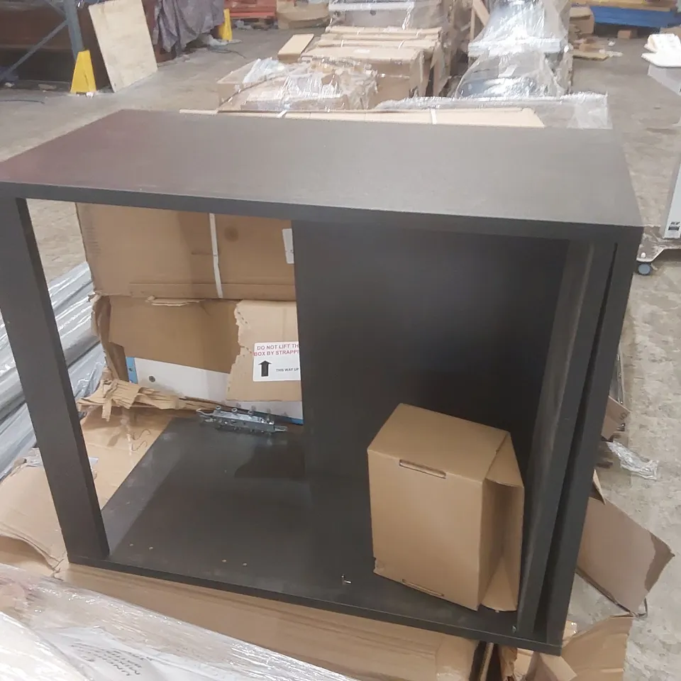 PALLET CONTAINING ASSORTED BATHROOM FURNITURE CABINET PARTS ECT