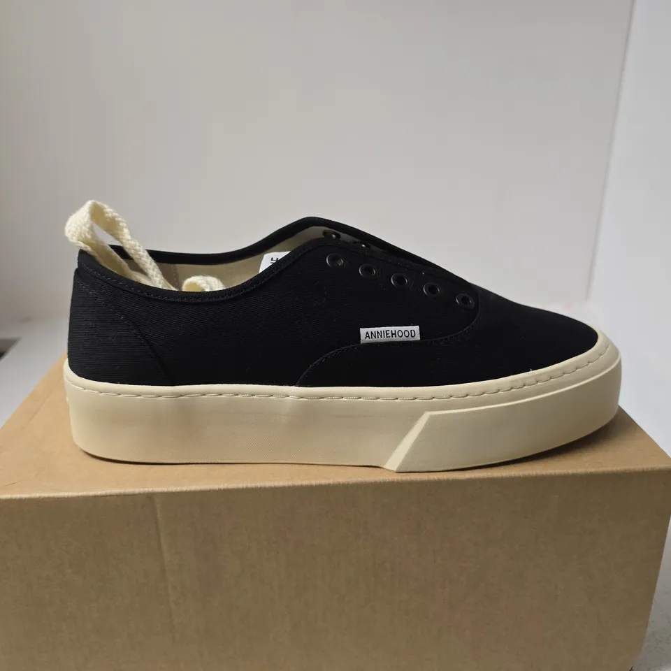 ANNIEHOOD BLACK/WHITE LACE UPS UK 9 BOXED