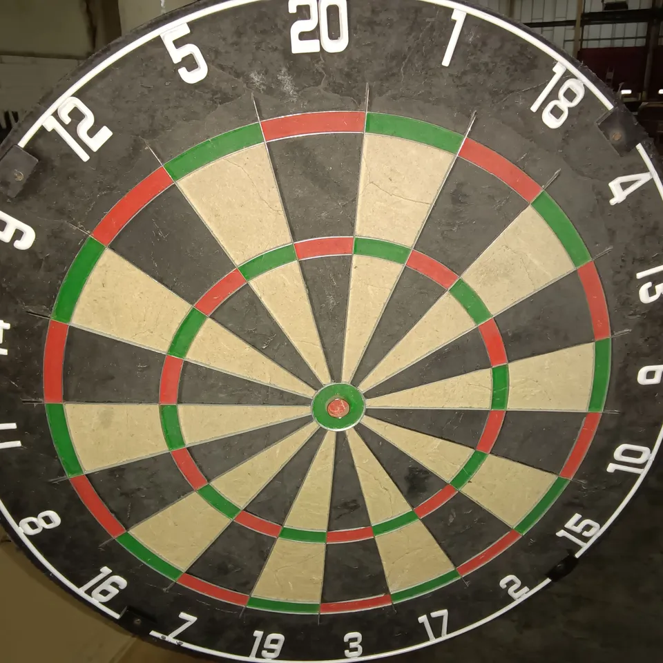 DARTBOARD WITH HEIGHT ADJUSTABLE STAND