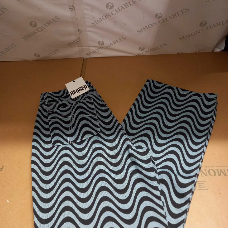 RAGGED WAVE PRINT DAD JEANS SIZE 30