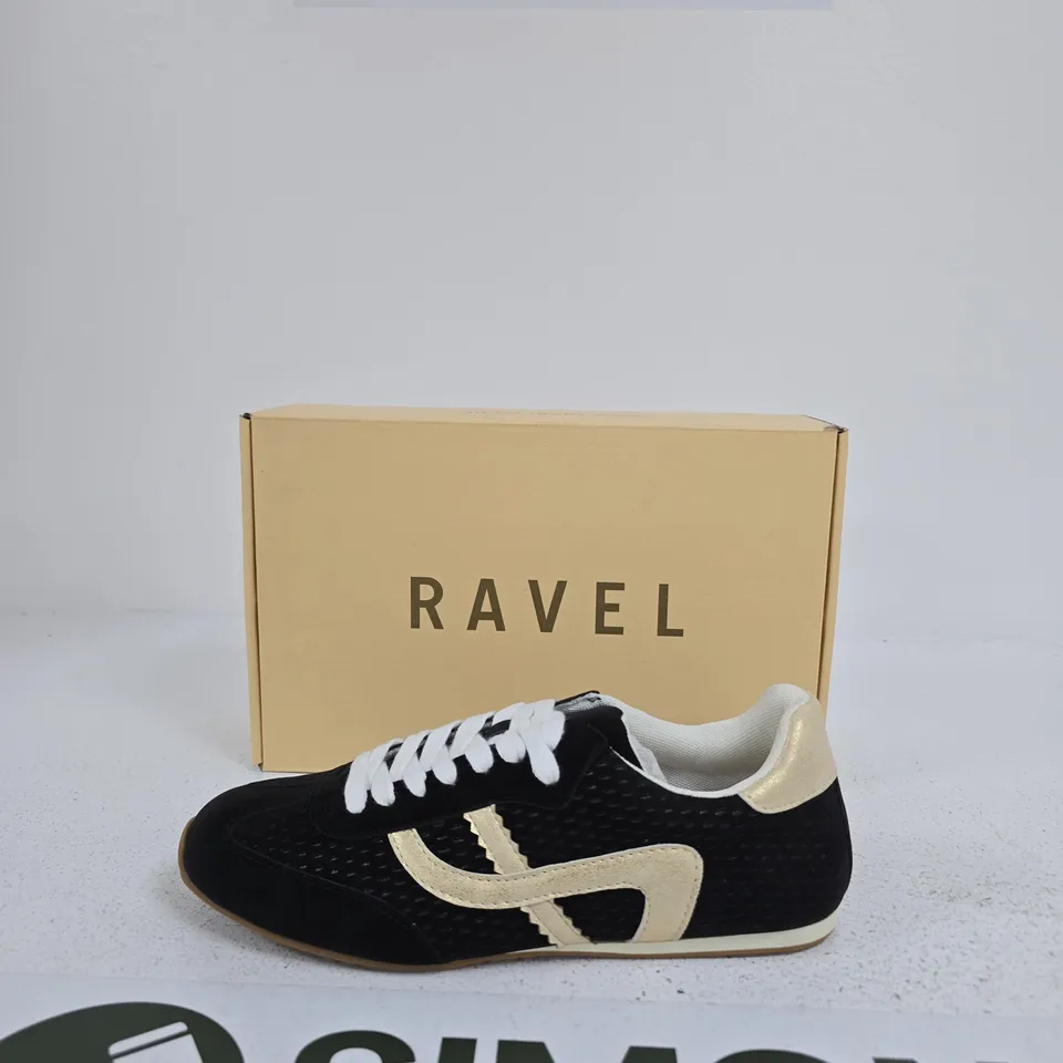 RAVEL LENNEL RLS710 BLACK/GOLD TRAINERS – UK 6