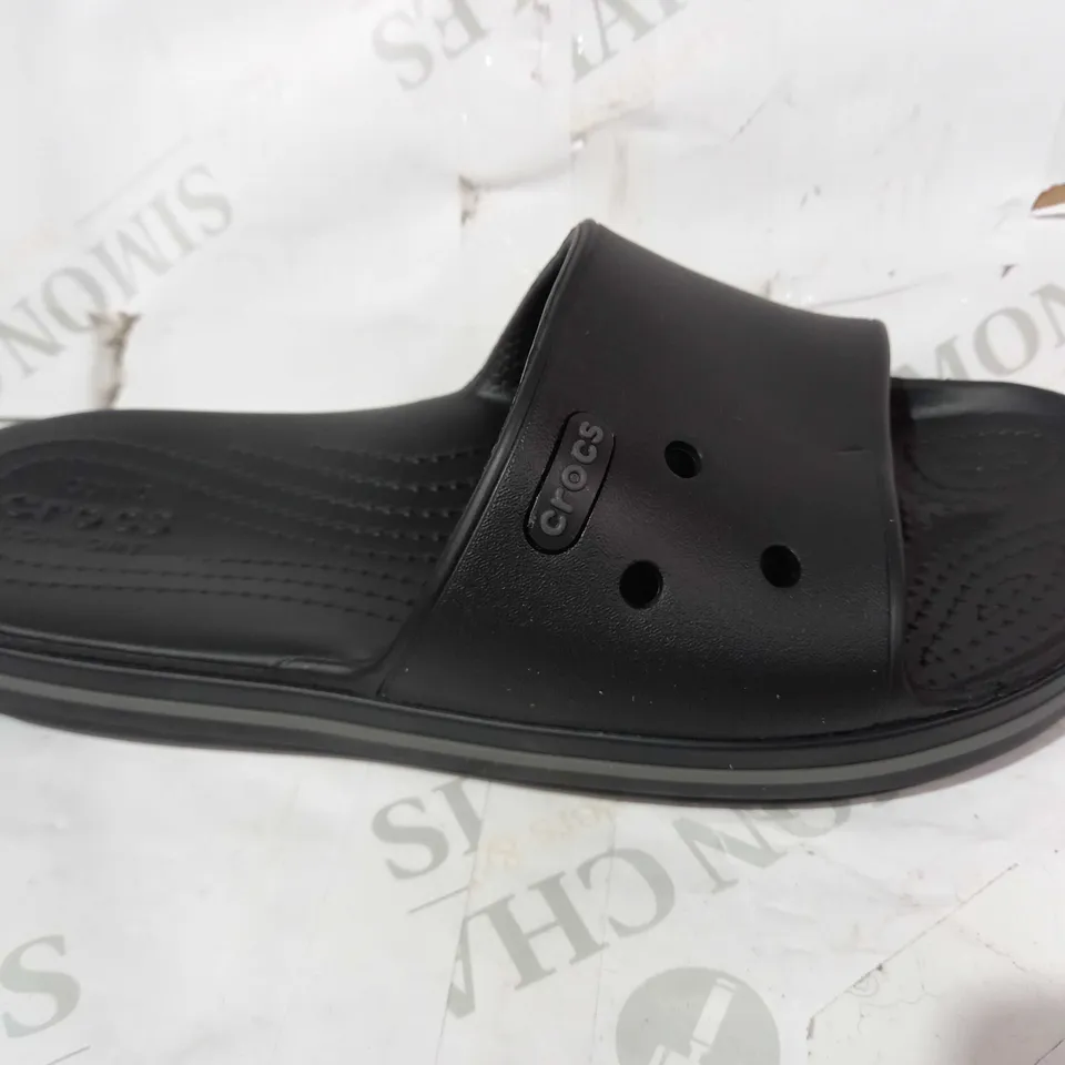 BOXED PAIR OF CROCS SLIDERS IN BLACK UK SIZE M5/W6