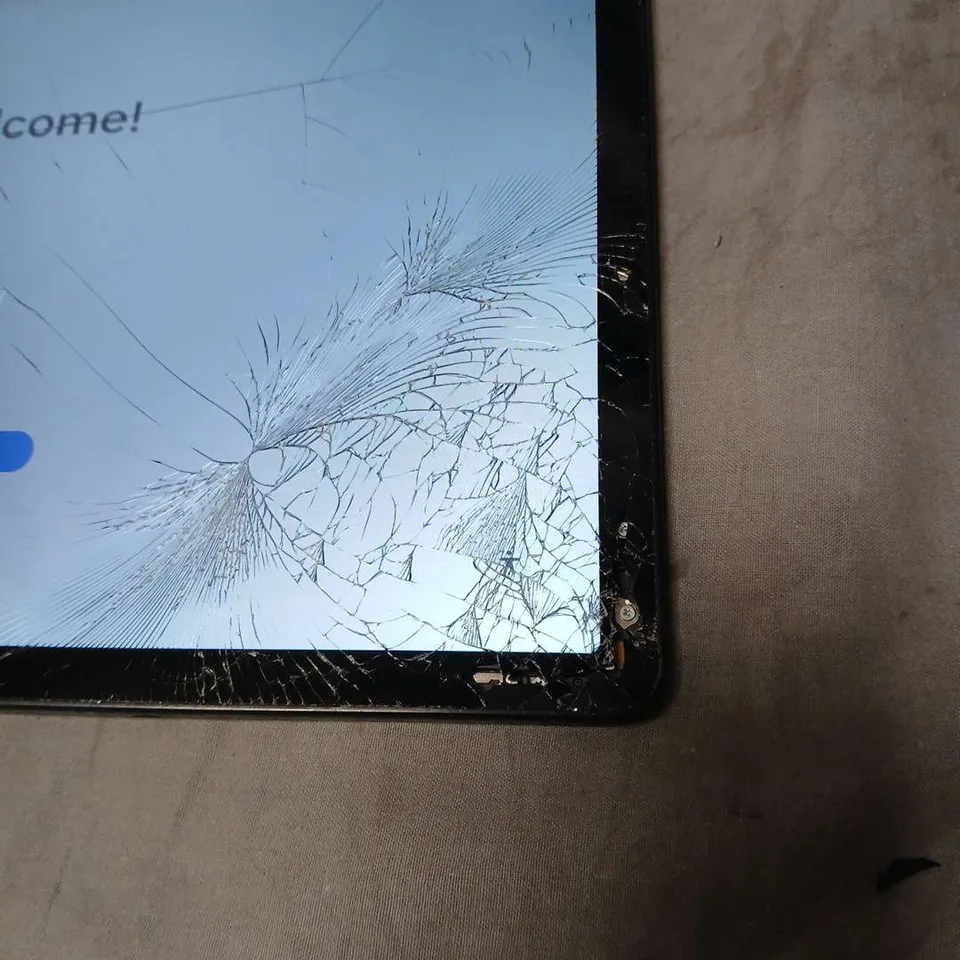 SAMSUNG TABLET – BLACK, CRACKED SCREEN
