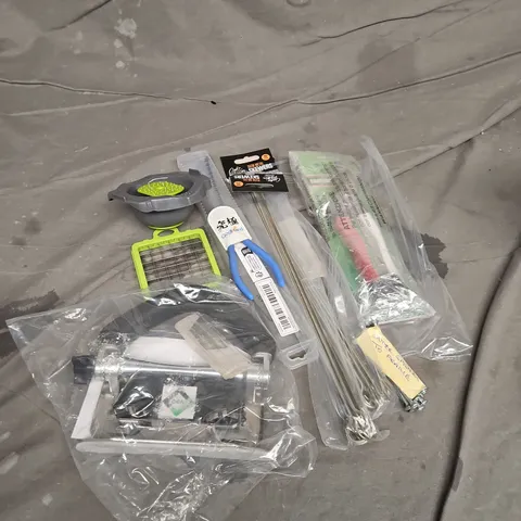 APPROXIMATELY 10 ASSORTED ITEMS TO INCLUDE GODHAND PLIERS, METAL SKEWERS, VEGETABLE CHOPPER ACCESSORIES, ETC