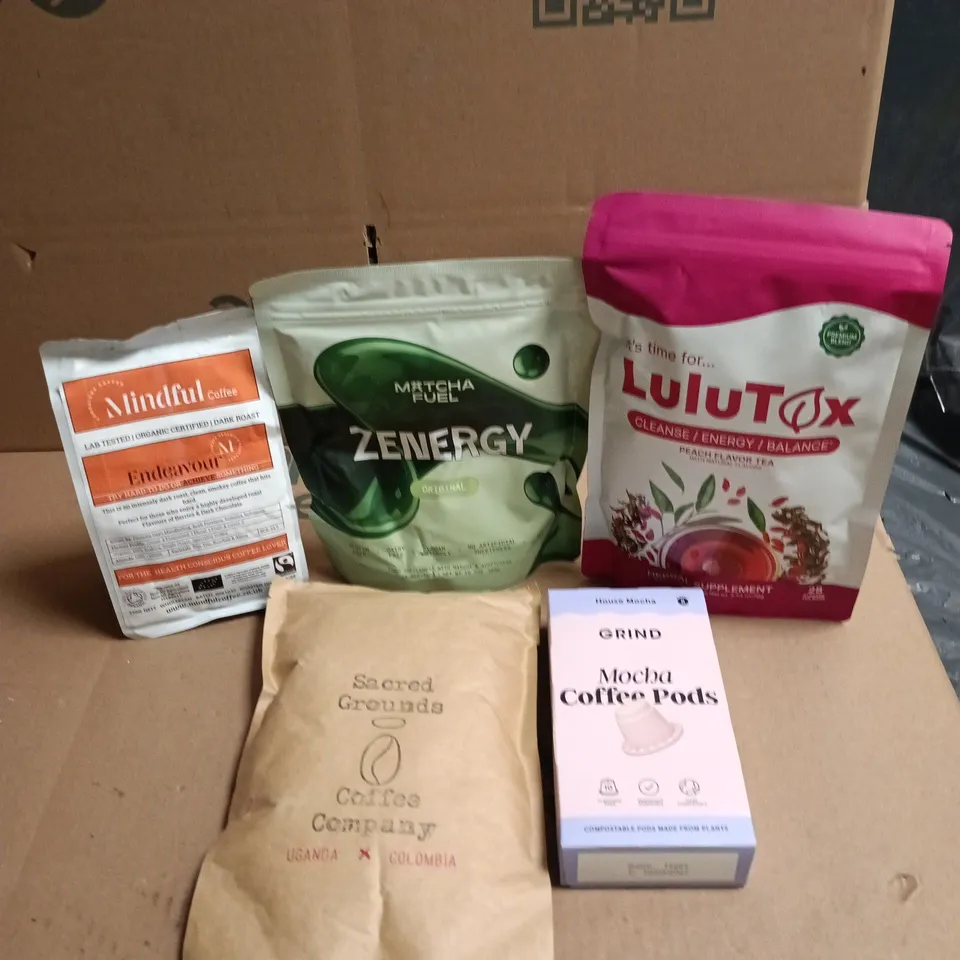 APPROXIMATELY 15 ASSORTED TEA AND COFFEE ITEMS TO INCLUDE - MATCHA FUEL ZENERGY, GRIND MOCHA COFFEE PODS AND SACRED GROUNDS COFFEE BEANS