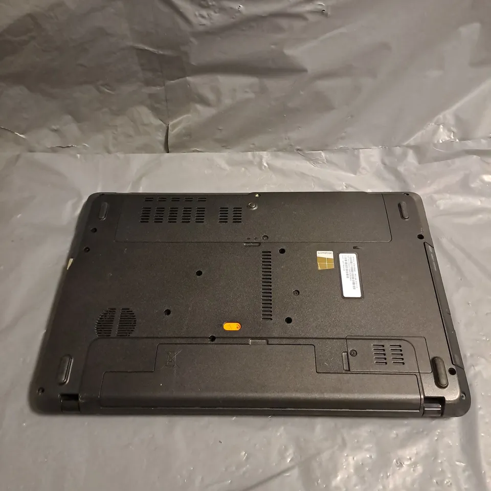 ACER WINDOWS 8 LAPTOP IN SILVER